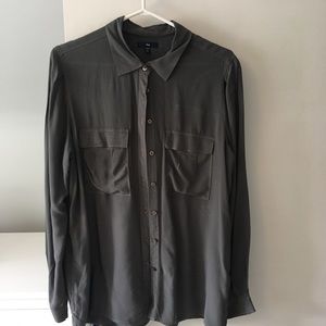 Gap long sleeved grey button up blouse
